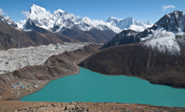 Gokyo Lake, Ngozumpa Glacier, Arakamtse, Cholatse, Nepal, Himalayas