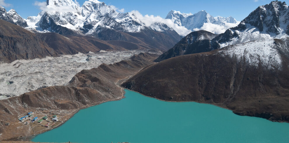 Gokyo Lake, Ngozumpa Glacier, Arakamtse, Cholatse, Nepal, Himalayas